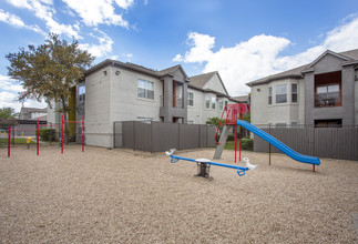 Flats on Chapel in Waco, TX - Building Photo - Building Photo