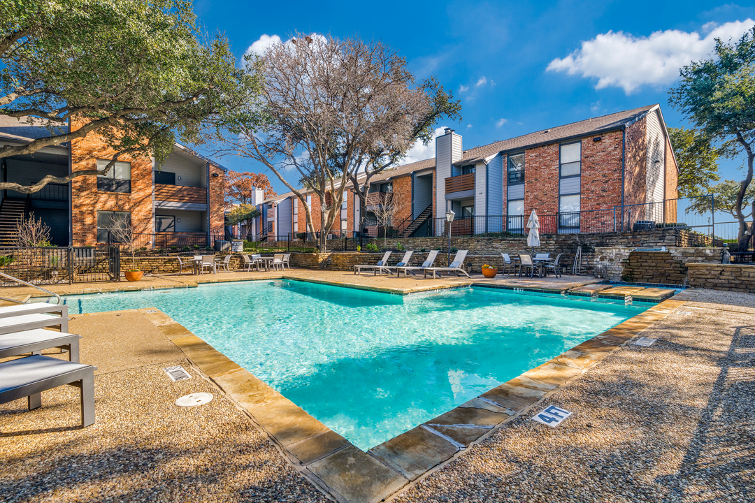 Falltree Apartments in Mesquite, TX - Building Photo