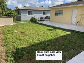 6903 Rio Pinar in North Lauderdale, FL - Foto de edificio - Building Photo