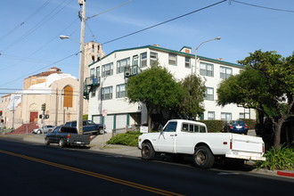 404 Spruce Ave in South San Francisco, CA - Building Photo - Building Photo