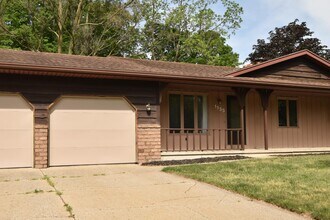 1155 N Hampton Dr NE in Grand Rapids, MI - Building Photo - Building Photo