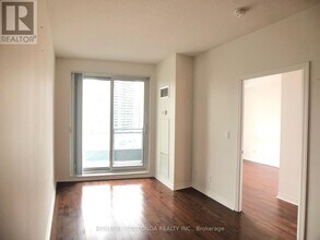 18 Holmes Ave in Toronto, ON - Building Photo - Building Photo