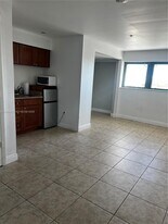 5769 SW 72nd St in Miami, FL - Building Photo