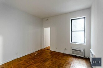 219 E 76th St in New York, NY - Building Photo - Building Photo