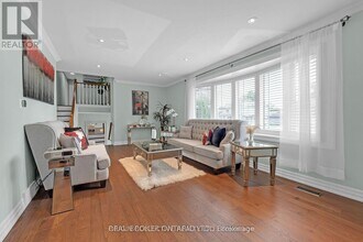 1863 Heather Hills Dr in Burlington, ON - Building Photo - Building Photo