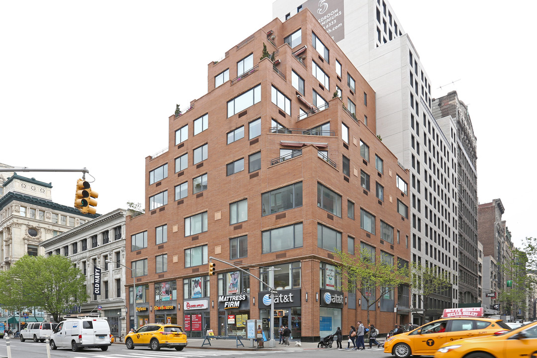 594-602 Avenue of the Americas in New York, NY - Building Photo