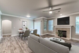 1200 Windsor Lakes Blvd in Conroe, TX - Building Photo - Building Photo