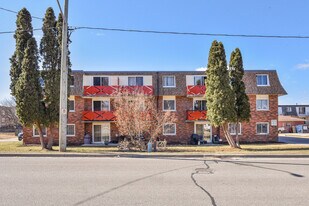 1554 Queenston Rd in Cambridge, ON - Building Photo