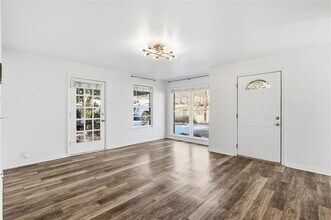 6914 San Mateo Blvd in Dallas, TX - Building Photo - Building Photo