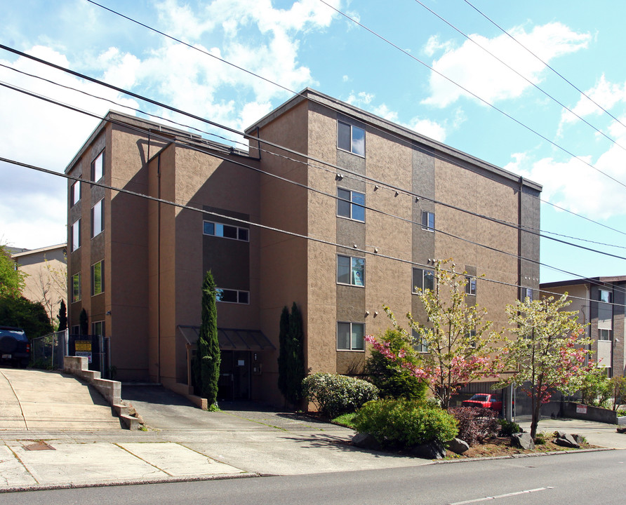 Avalon Apartments in Seattle, WA - Building Photo