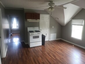 7 Lanes Ave in Taunton, MA - Building Photo - Building Photo