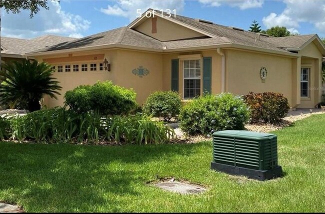 323 Acadia Dr in Poinciana, FL - Building Photo - Building Photo