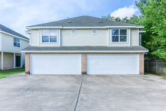 University Woods Duplexes in Waco, TX - Building Photo - Building Photo