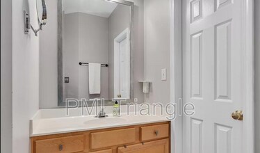2111 Baycourt Trail in Hillsborough, NC - Building Photo - Building Photo