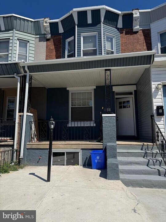 6041 Sansom St in Philadelphia, PA - Building Photo