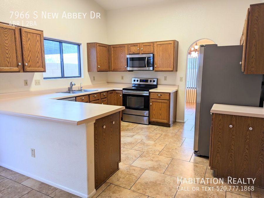 7966 S New Abbey Dr in Tucson, AZ - Building Photo