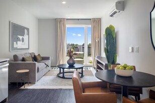 51 S Broadway in White Plains, NY - Building Photo