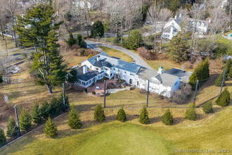 490 Hollow Tree Ridge Rd in Darien, CT - Foto de edificio - Building Photo