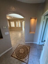 Elegant 3-Bedroom Home in Seven Oaks in Bakersfield, CA - Building Photo - Building Photo