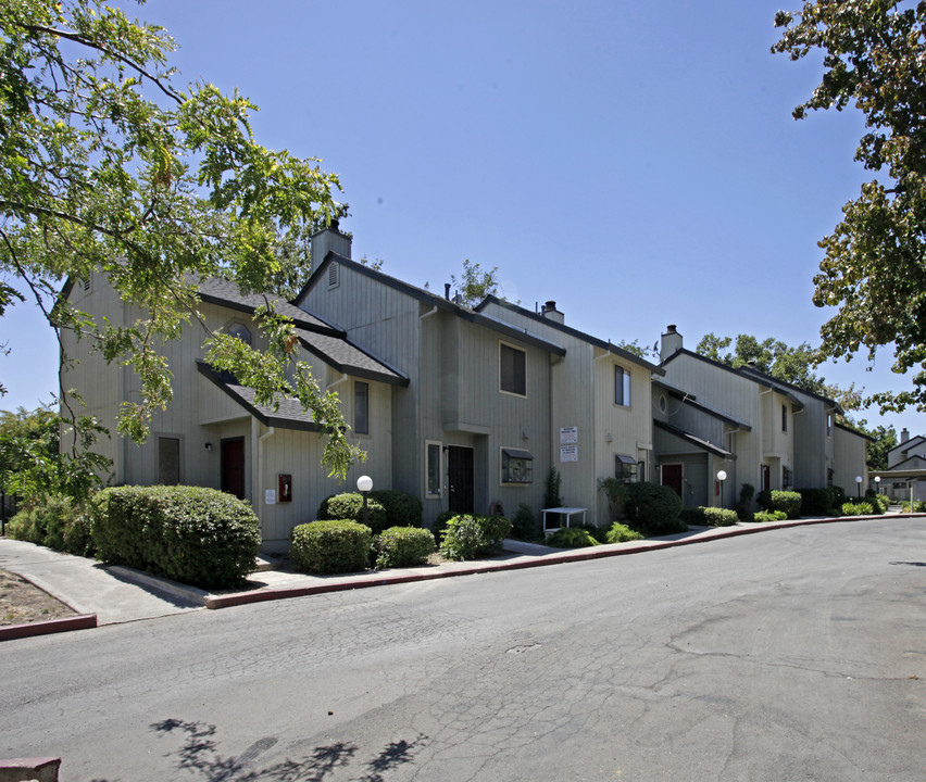 Lindale Greens in Sacramento, CA - Building Photo