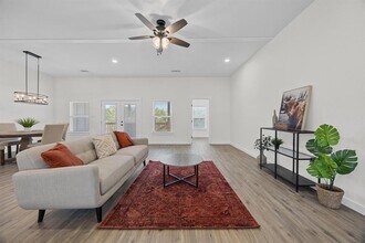 17701 Village Dr in Dripping Springs, TX - Building Photo - Building Photo