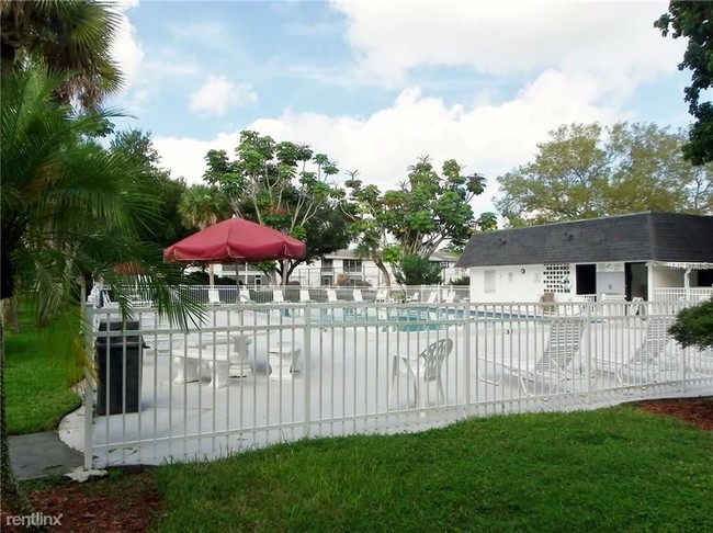 4507 3rd St Cir W-Unit -Apt 476 in Bradenton, FL - Foto de edificio - Building Photo