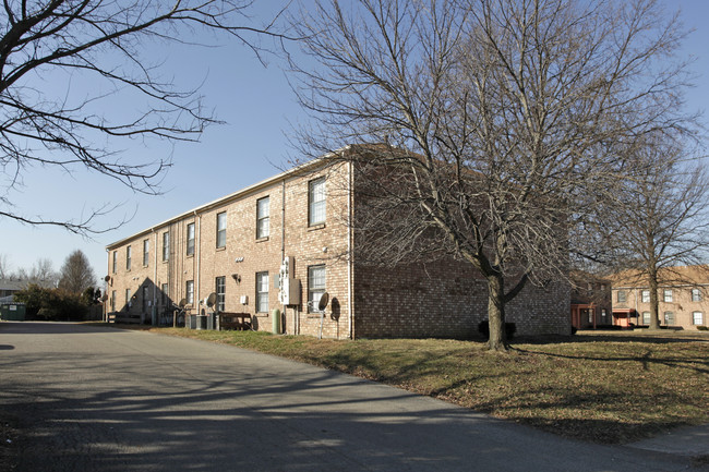 Summerfield Apartments in Louisville, KY - Building Photo - Building Photo