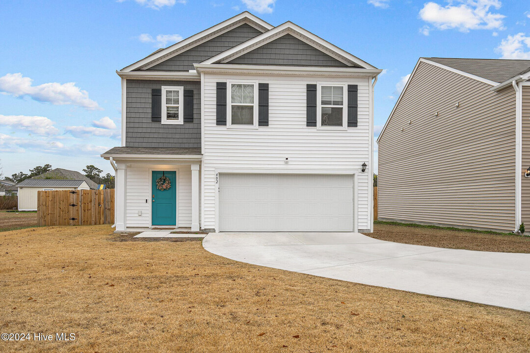 402 Folkstone Rd in Holly Ridge, NC - Building Photo