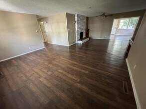 2461 S Nettleton Ave in Springfield, MO - Building Photo - Building Photo