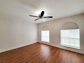 11002 Hammerly Blvd, Unit 163 in Houston, TX - Building Photo - Building Photo