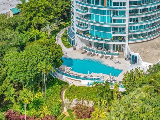 2127 Brickell Ave in Miami, FL - Building Photo - Building Photo