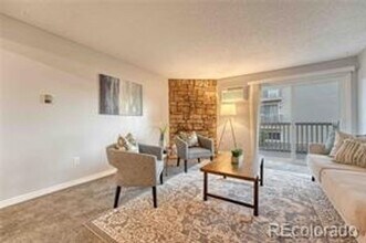 381 S Ames St in Lakewood, CO - Building Photo - Building Photo