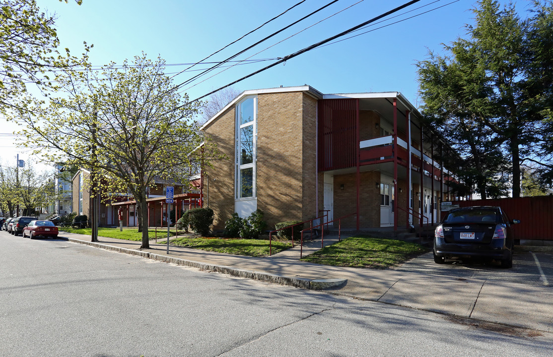 84-92 Myrtle St in Waltham, MA - Building Photo