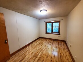 240 S Healy Ave, Unit Upper in Negaunee, MI - Building Photo - Building Photo