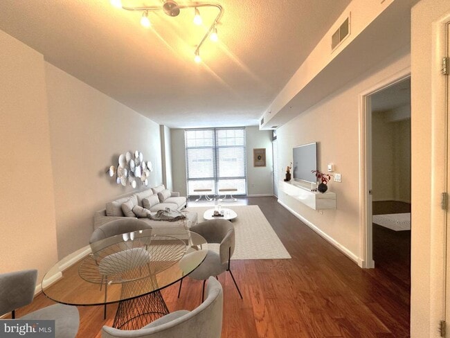 property at 1021 N Garfield St