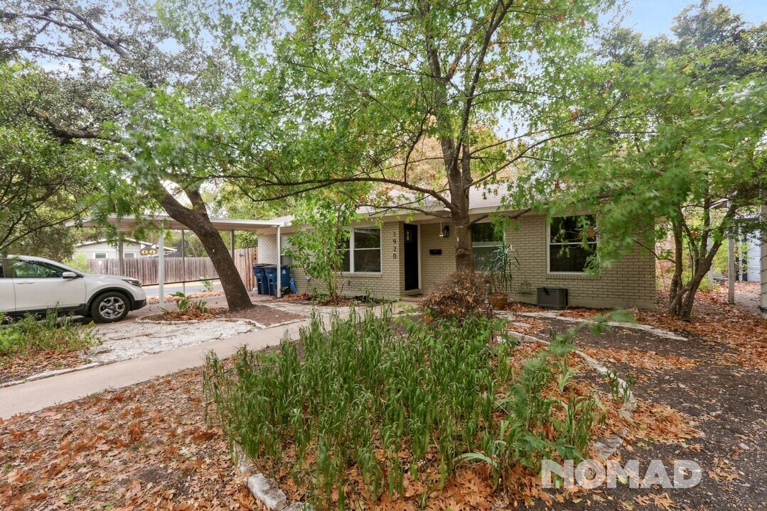1920 Pasadena Dr in Austin, TX - Building Photo