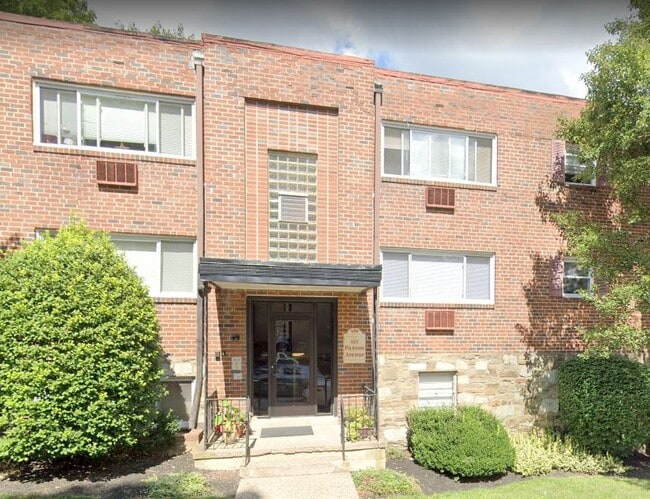 615 Paxon Ave in Wyncote, PA - Foto de edificio - Building Photo