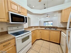 527 NE 24th Pl in Cape Coral, FL - Building Photo