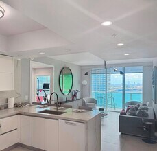 31 SE 5th St, Unit 3412 in Miami, FL - Foto de edificio - Building Photo