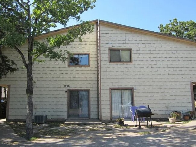 property at 1006 Verde Dr
