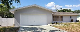 1648 Algonquin Dr in Clearwater, FL - Building Photo
