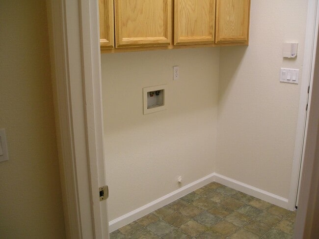 320 Bettencourt Dr in Roseville, CA - Building Photo - Building Photo
