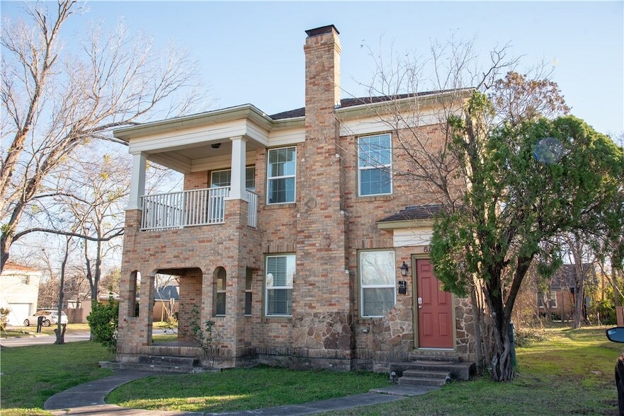 509 E 24th St in Bryan, TX - Building Photo