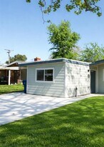 5650 San Vincente Way, Unit B in North Highlands, CA - Building Photo