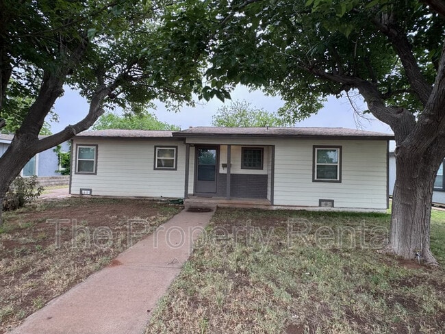property at 1604 N Sam Houston Ave