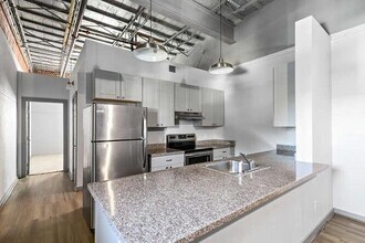 612 W Texas Ave in Baytown, TX - Building Photo - Building Photo