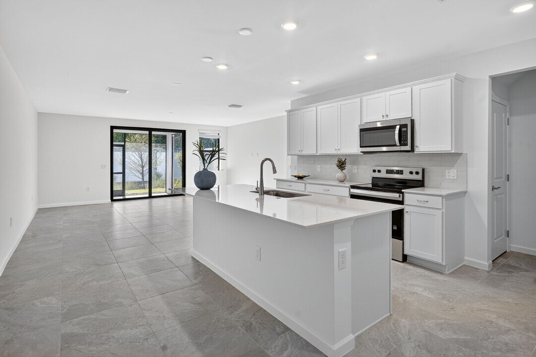 37823 Solis Grande Dr in Bonita Springs, FL - Building Photo