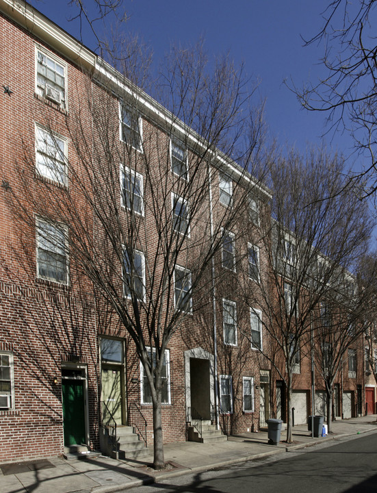 913-915 Lombard St in Philadelphia, PA - Building Photo