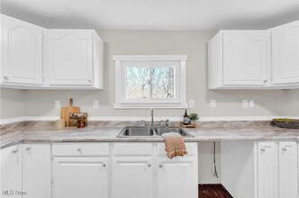 4238 Laurel Rd in Lorain, OH - Building Photo - Building Photo