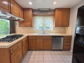 8640 Ardendale Ave in San Gabriel, CA - Foto de edificio - Building Photo